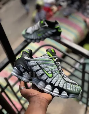 Mens Sneakers NIKE Shox Original