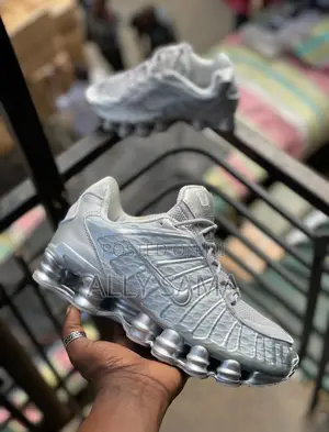 Mens Sneakers NIKE Shox Original