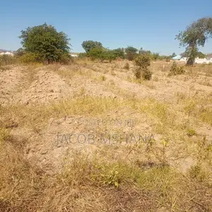 Ardhi Inauzwa-Ekari 800