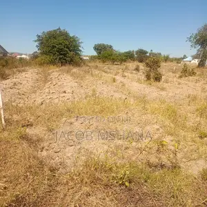 Ardhi Inauzwa-Ekari 800
