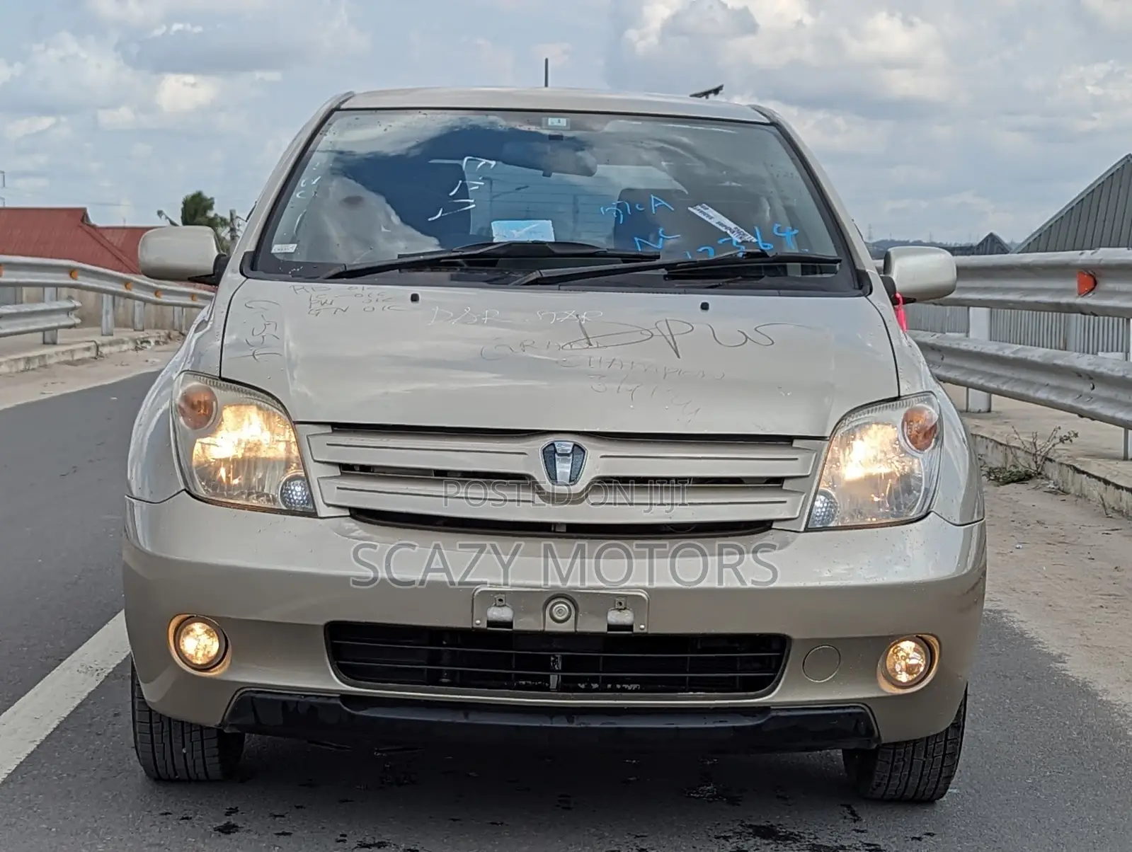 Toyota IST 2003 Gold