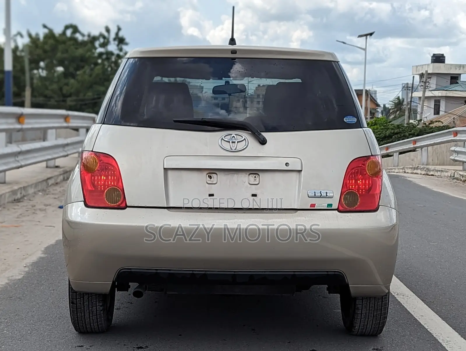 Toyota IST 2003 Gold