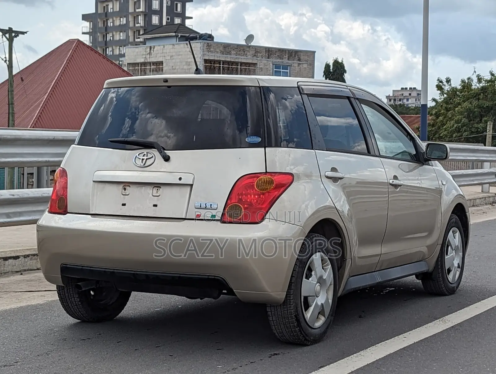 Toyota IST 2003 Gold