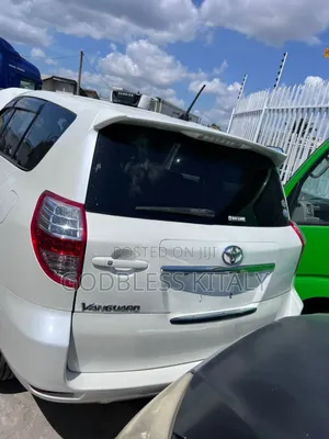 Toyota Vanguard 2009 White