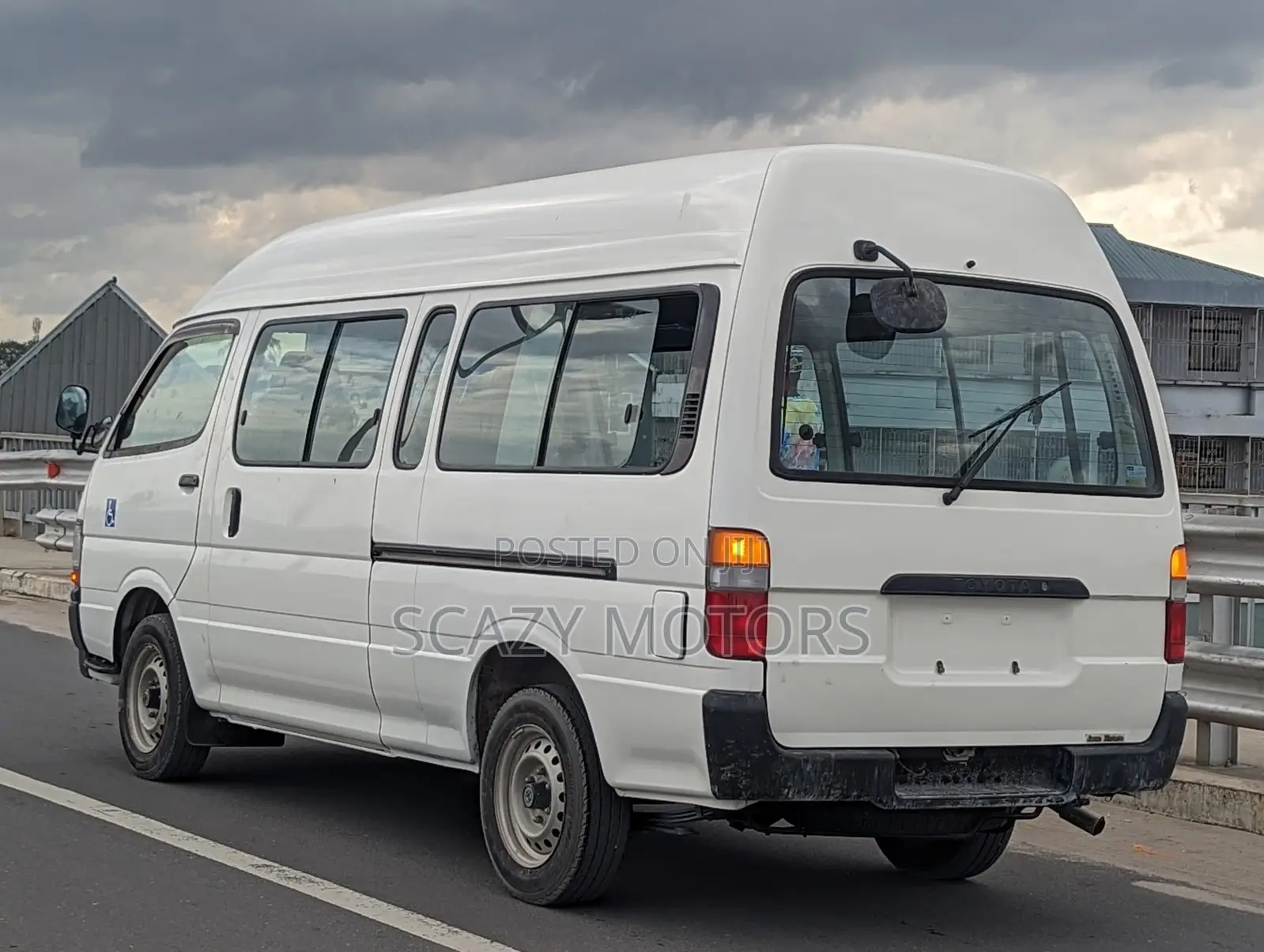 Toyota HiAce 2002 White