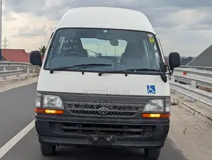 Toyota HiAce 2002 White