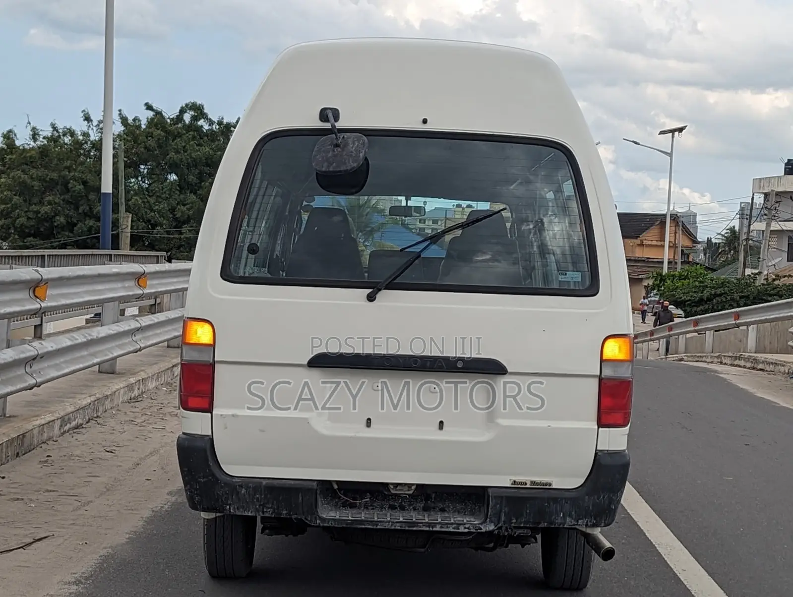 Toyota HiAce 2002 White