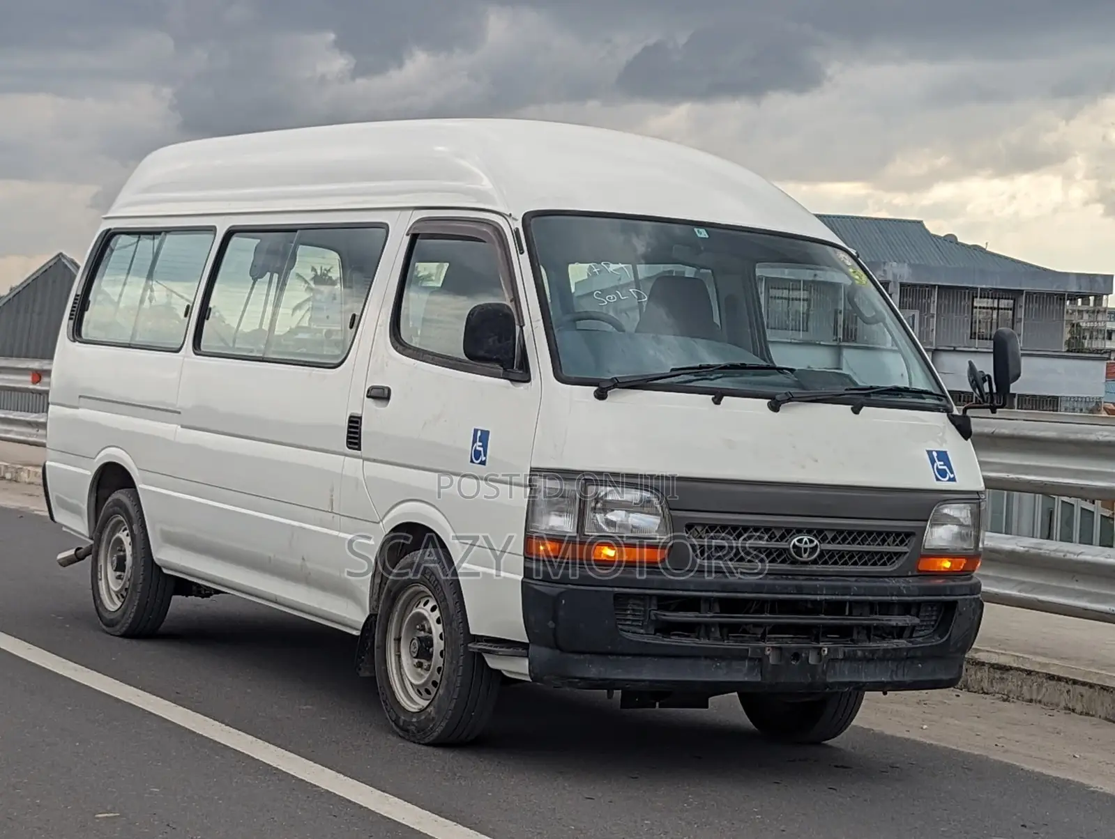 Toyota HiAce 2002 White