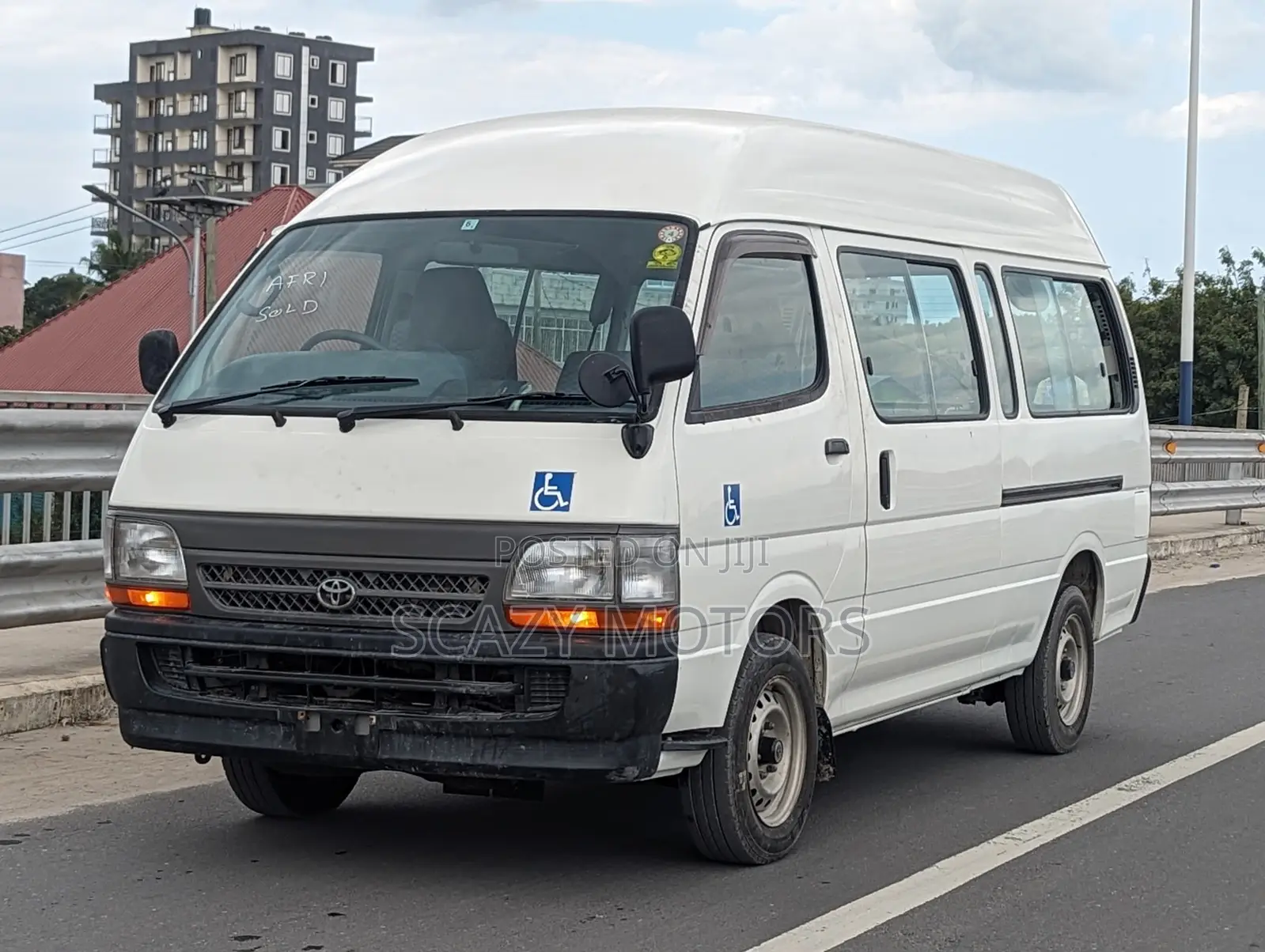 Toyota HiAce 2002 White