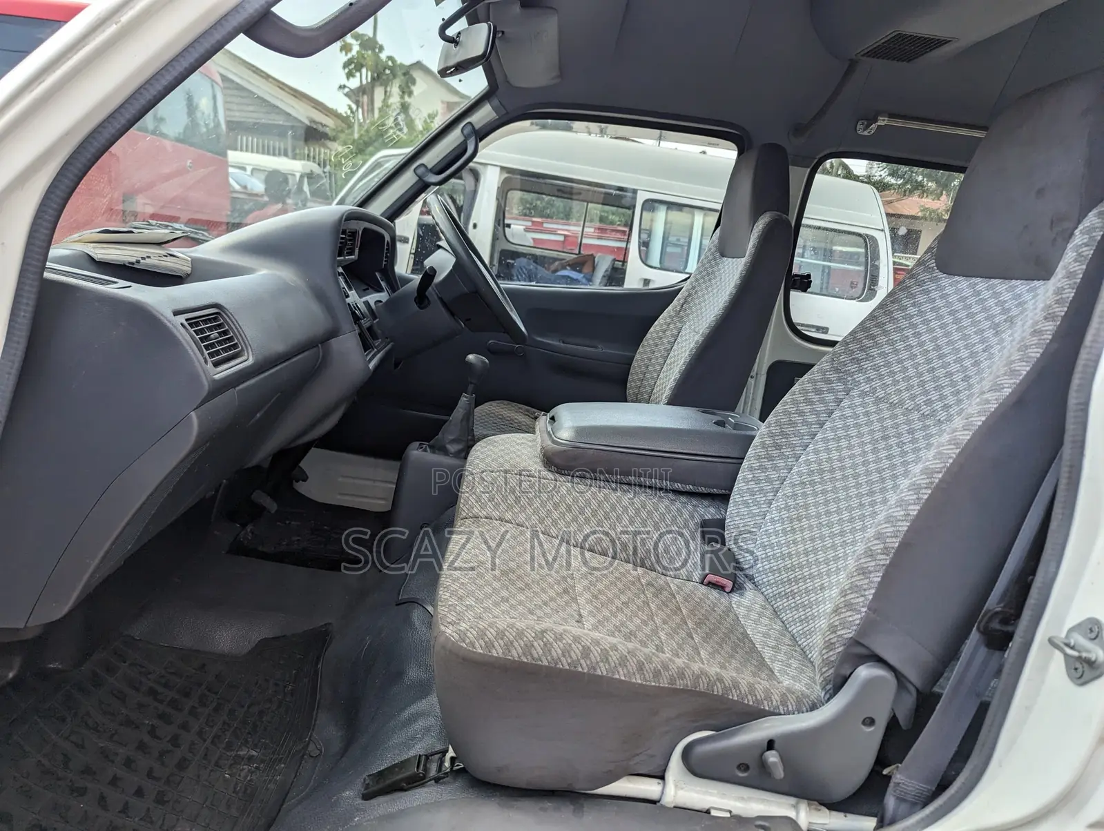 Toyota HiAce 2002 White