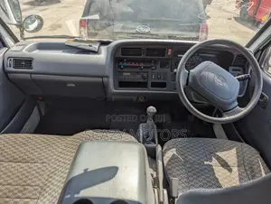Toyota HiAce 2002 White