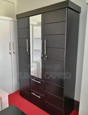 Kabati Milango Mitatu