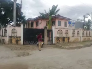 4bdrm House in Mikochen, Mikocheni for sale