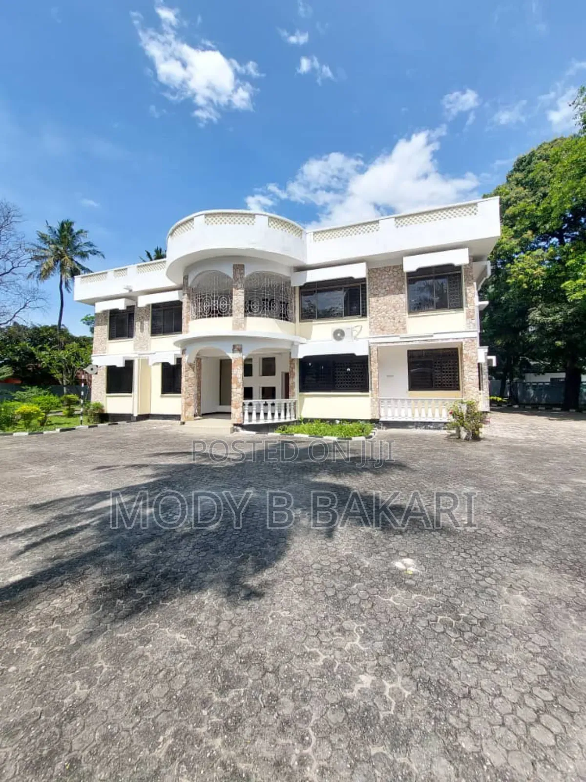8bdrm House in Mikocheni for rent