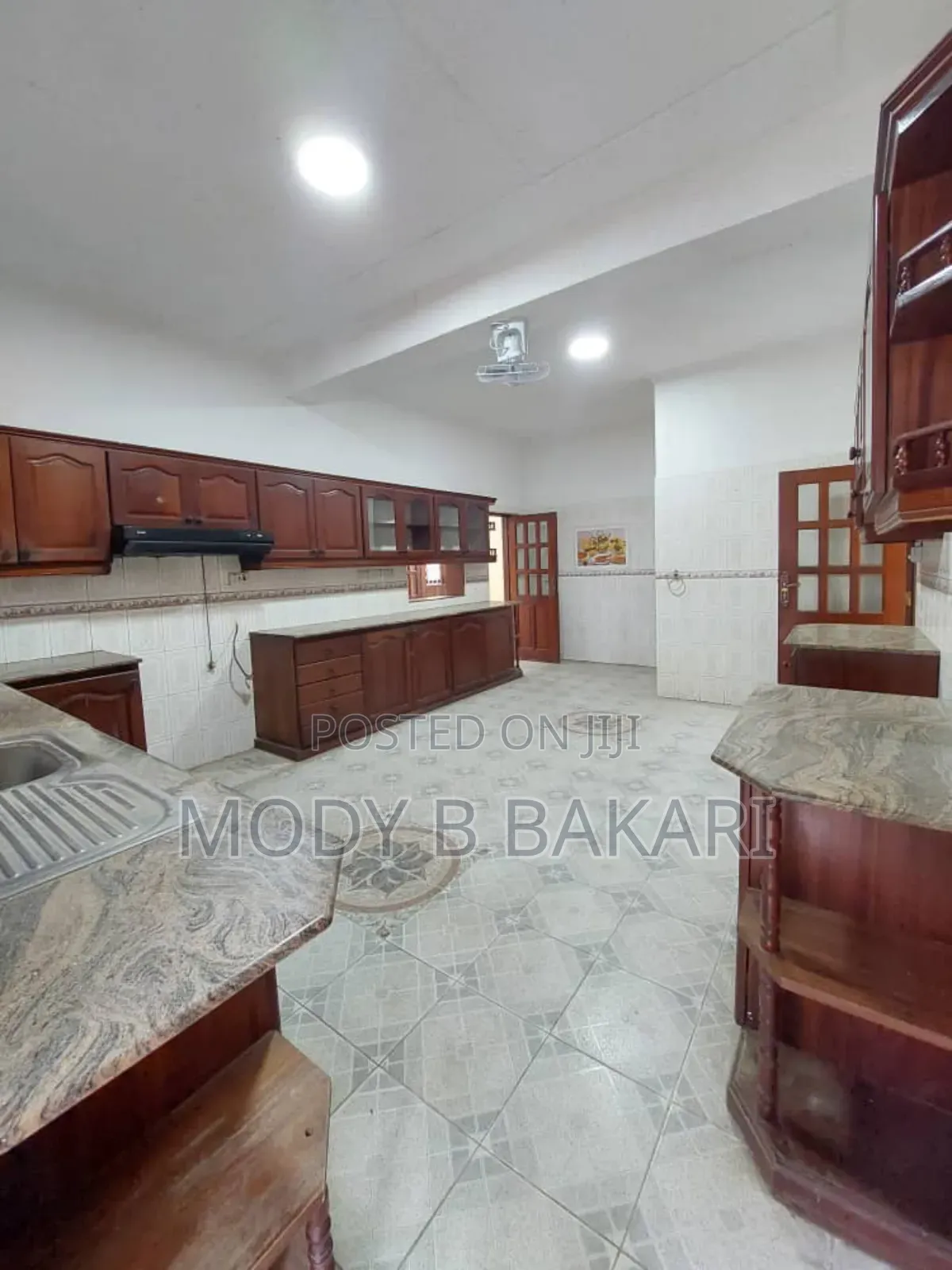 8bdrm House in Mikocheni for rent