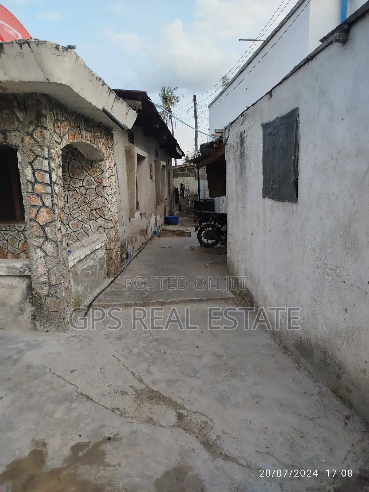 18bdrm House in Kijitonyama, Kinondoni for sale