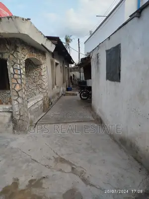 18bdrm House in Kijitonyama, Kinondoni for sale