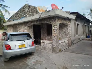 18bdrm House in Kijitonyama, Kinondoni for sale