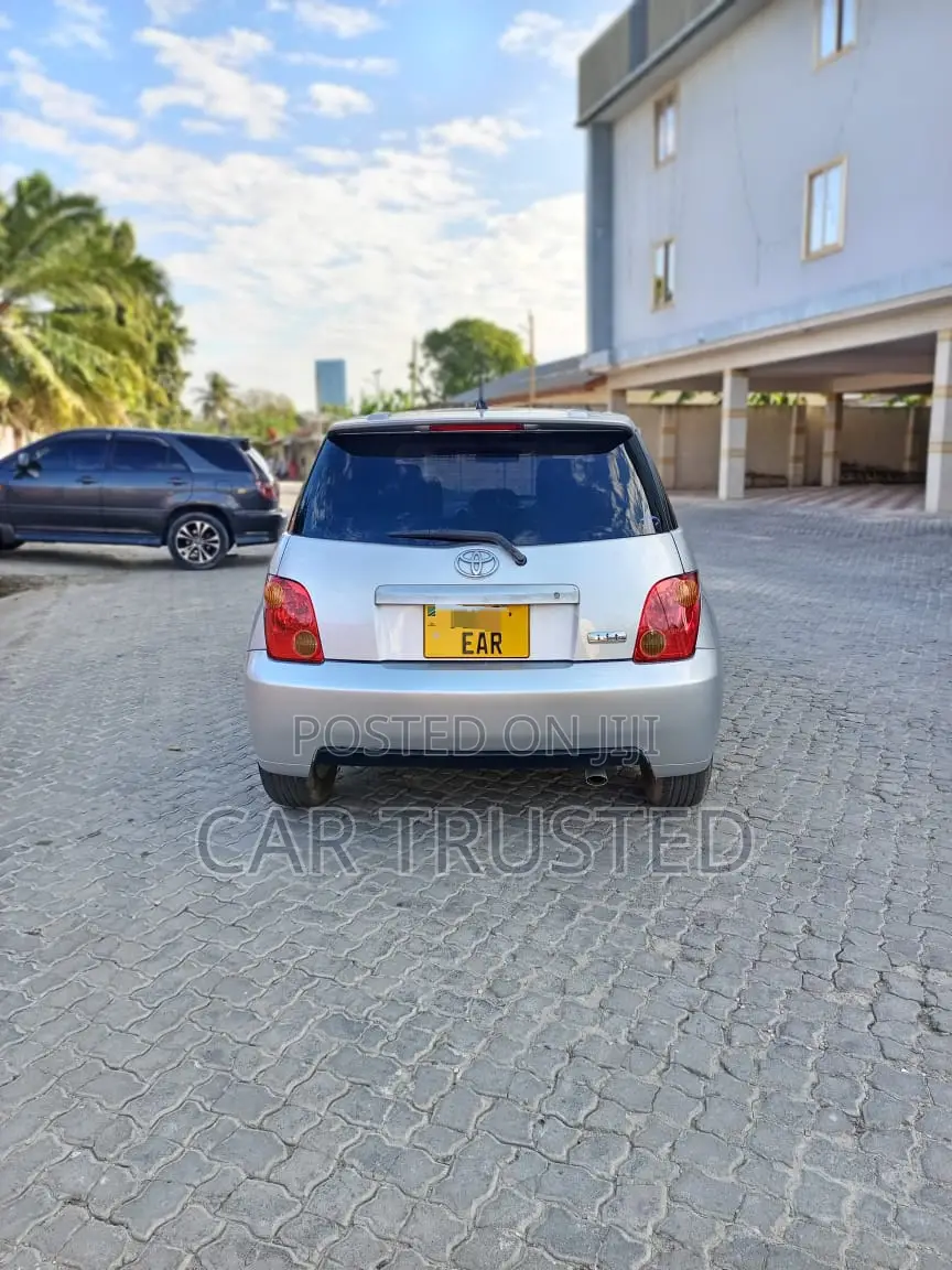 Toyota IST 2005 Silver