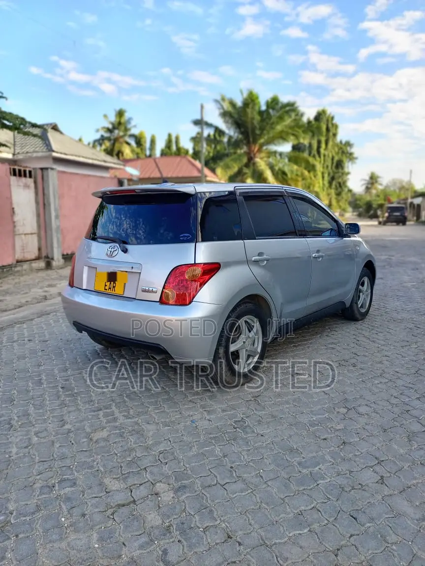 Toyota IST 2005 Silver