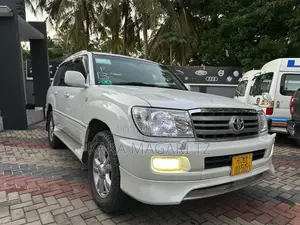 Toyota Land Cruiser 2006 White