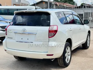 Toyota Vanguard 2008 White