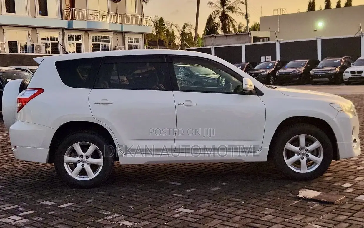 Toyota Vanguard 2009 White