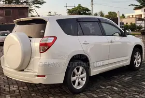 Toyota Vanguard 2009 White