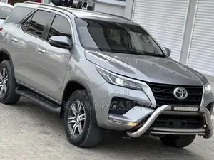 Toyota Fortuner 2022 Silver