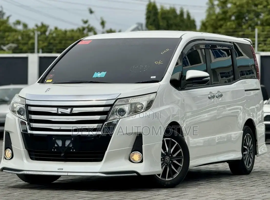 Toyota Noah 1.8 FWD Hybrid (7 seater) 2014 White