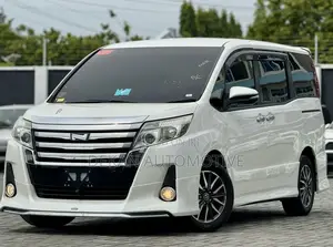 Toyota Noah 1.8 FWD Hybrid (7 seater) 2014 White