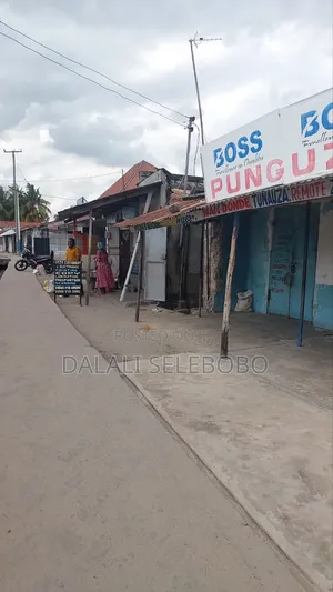 13bdrm Bungalow in Yombo Kwa Limboa for sale