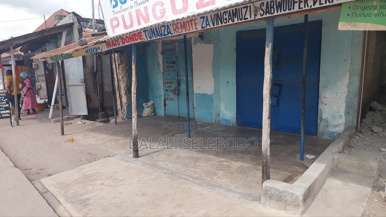 13bdrm Bungalow in Yombo Kwa Limboa for sale
