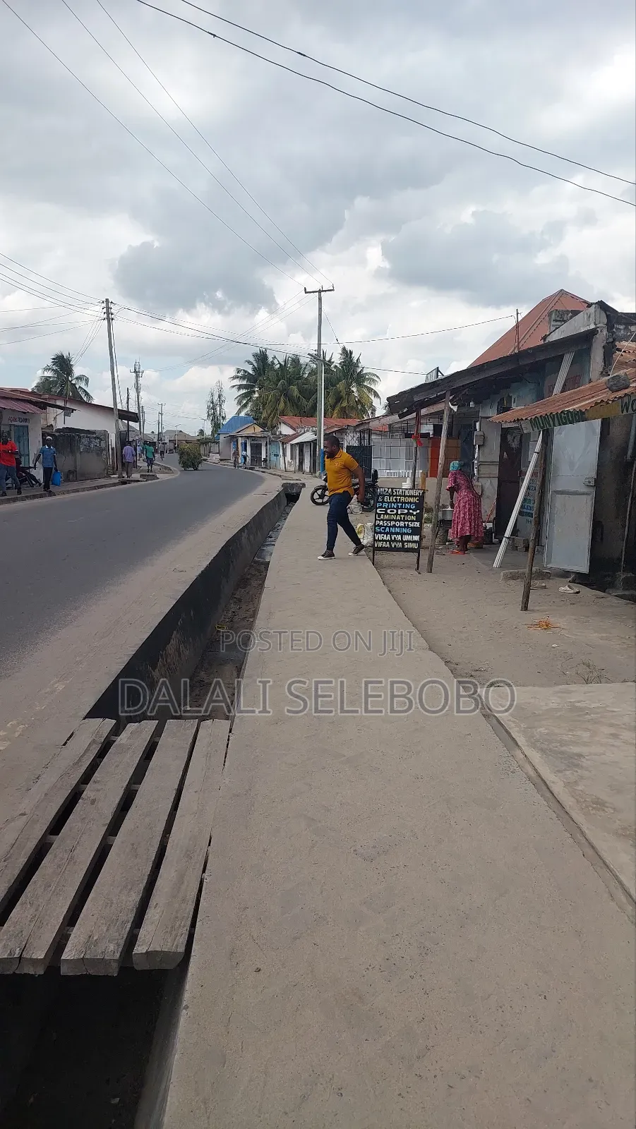 13bdrm Bungalow in Yombo Kwa Limboa for sale