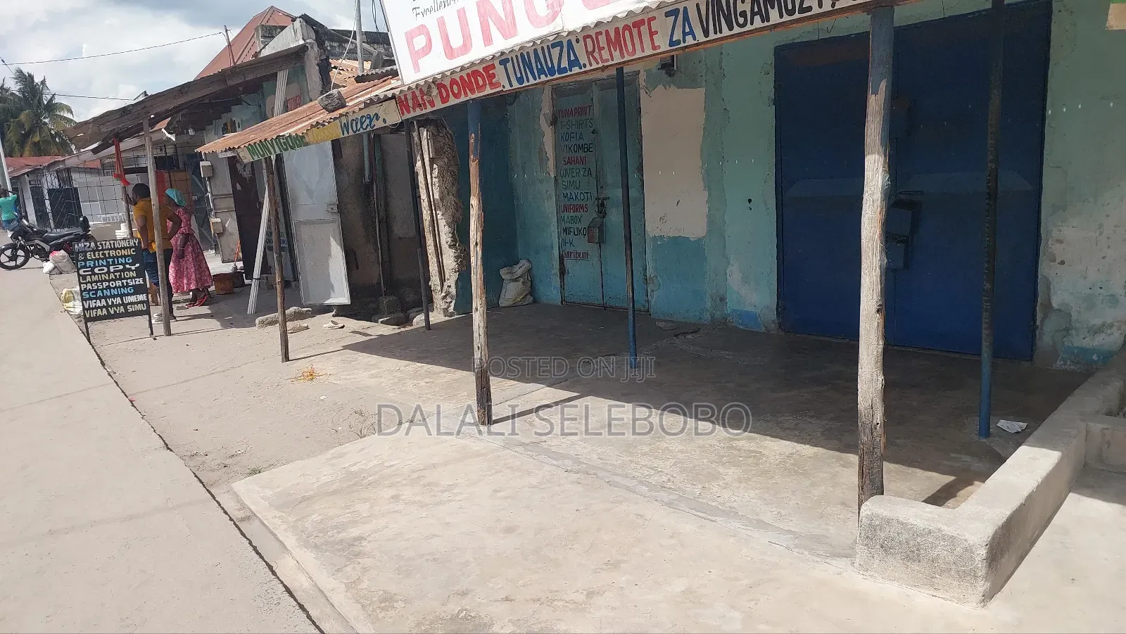 13bdrm Bungalow in Yombo Kwa Limboa for sale