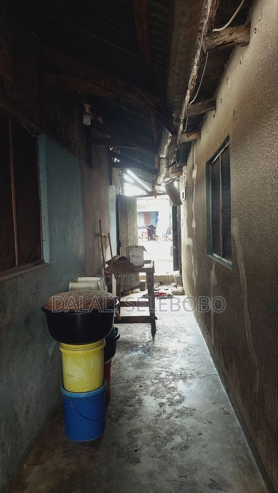 13bdrm Bungalow in Yombo Kwa Limboa for sale
