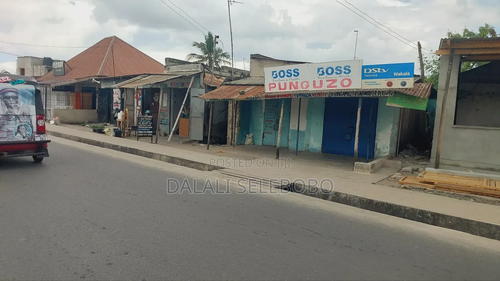 13bdrm Bungalow in Yombo Kwa Limboa for sale