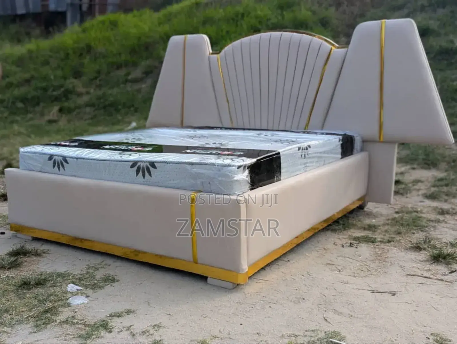 V I.P Modern Bedsofa
