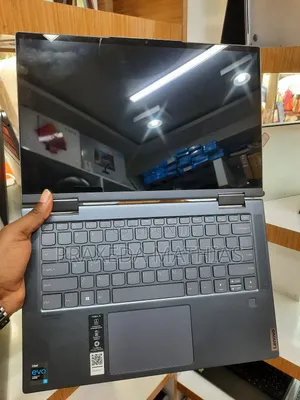 New Laptop Lenovo Yoga 710 8GB Intel Core I5 SSD 512GB