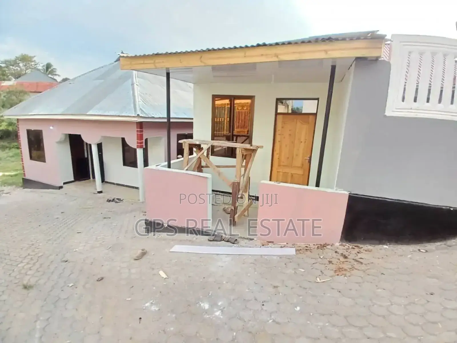 8bdrm House in Mbezi Mwisho Upande, Kinondoni for sale
