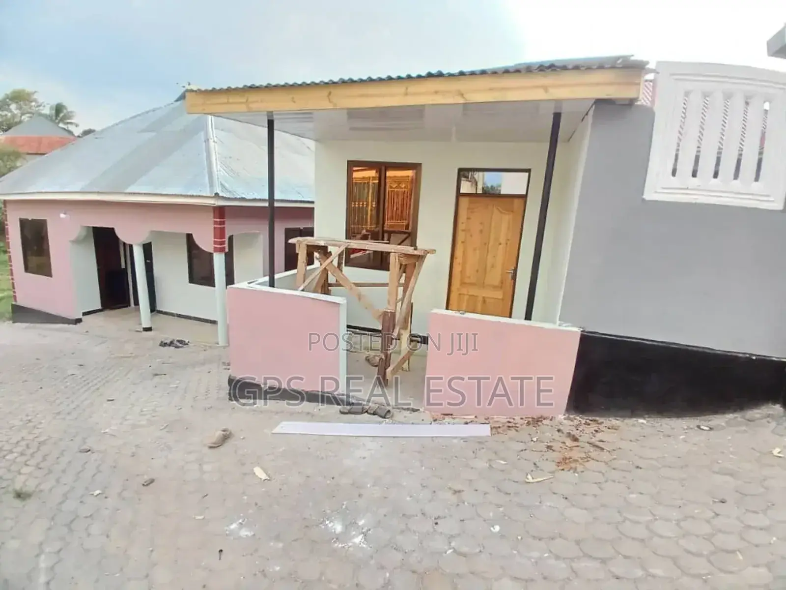 8bdrm House in Mbezi Mwisho Upande, Kinondoni for sale