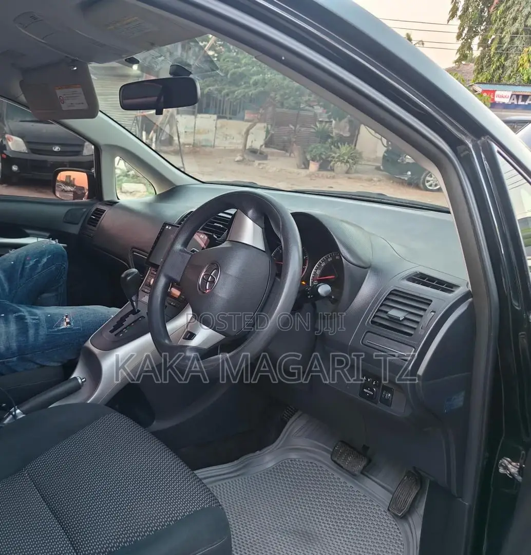 Toyota Auris 2010 Black