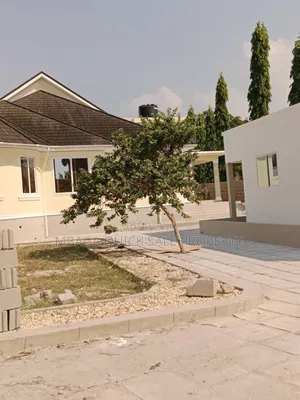 5bdrm House in Goba for rent
