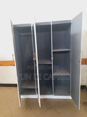 Kabati Milango Mitatu