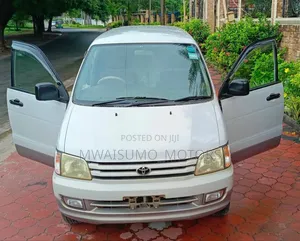 Toyota Noah 2001 Off white