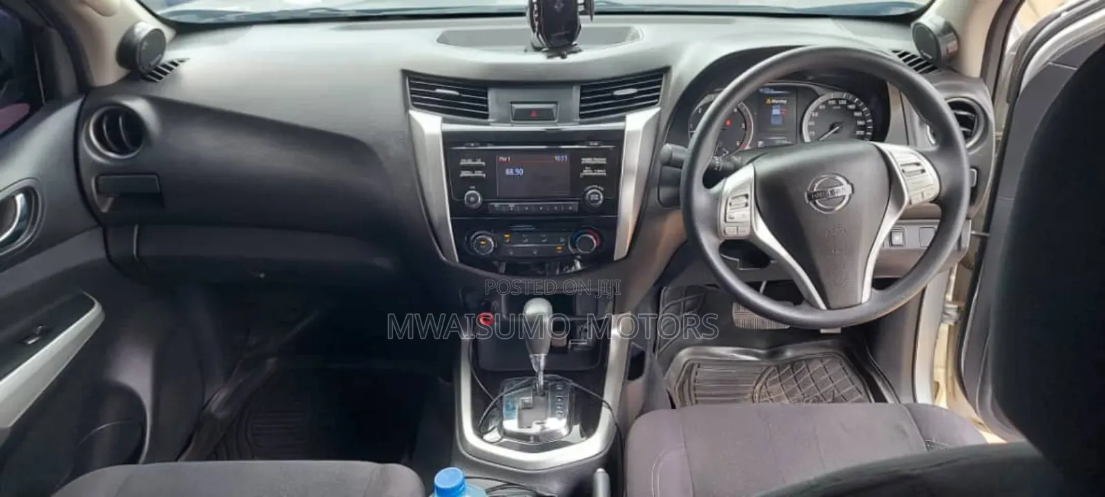 Nissan Navara 2020 Silver