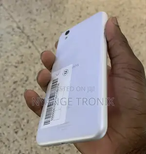 Sharp Aquos Sense SHV40 32 GB White