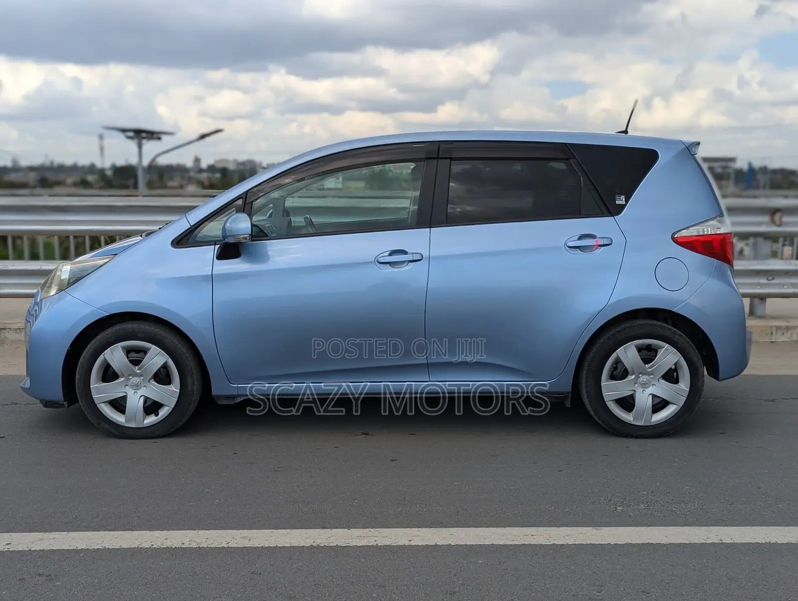 Toyota Ractis 2014 Blue