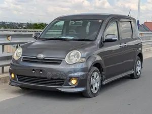 Toyota Sienta 2008 Gray