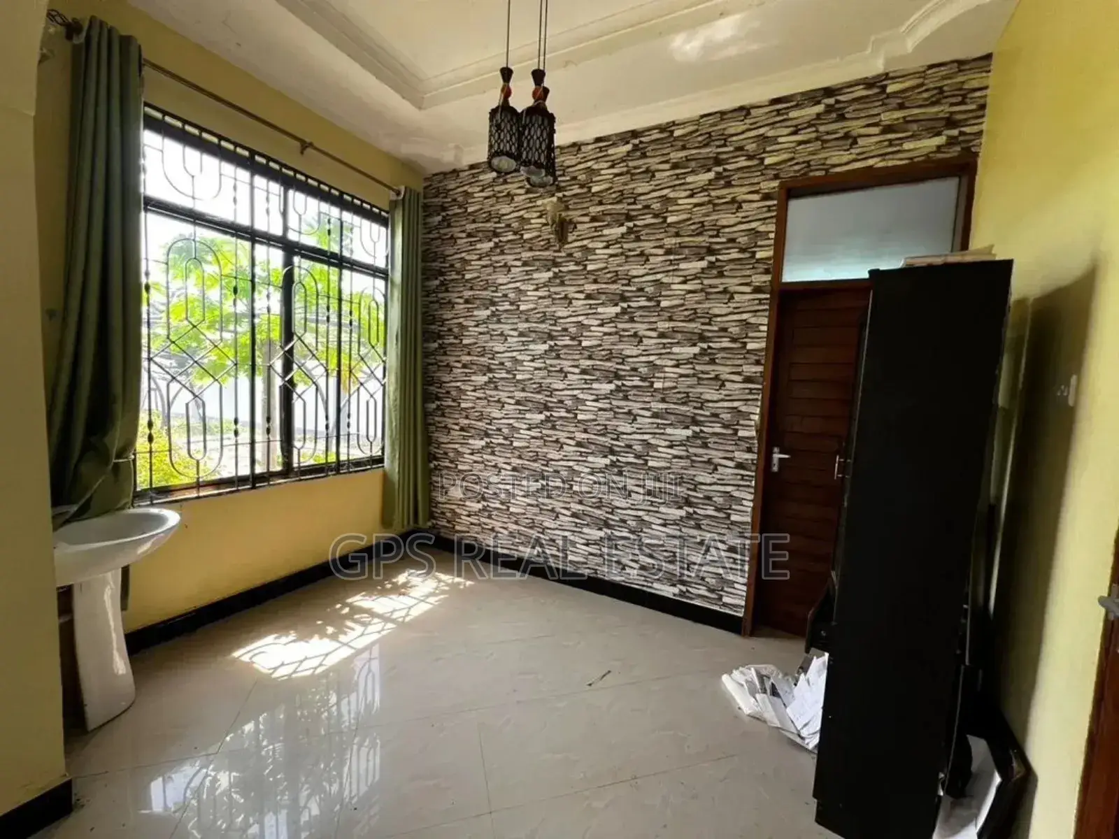 4bdrm House in Mbweni Kiembeni, Kinondoni for sale